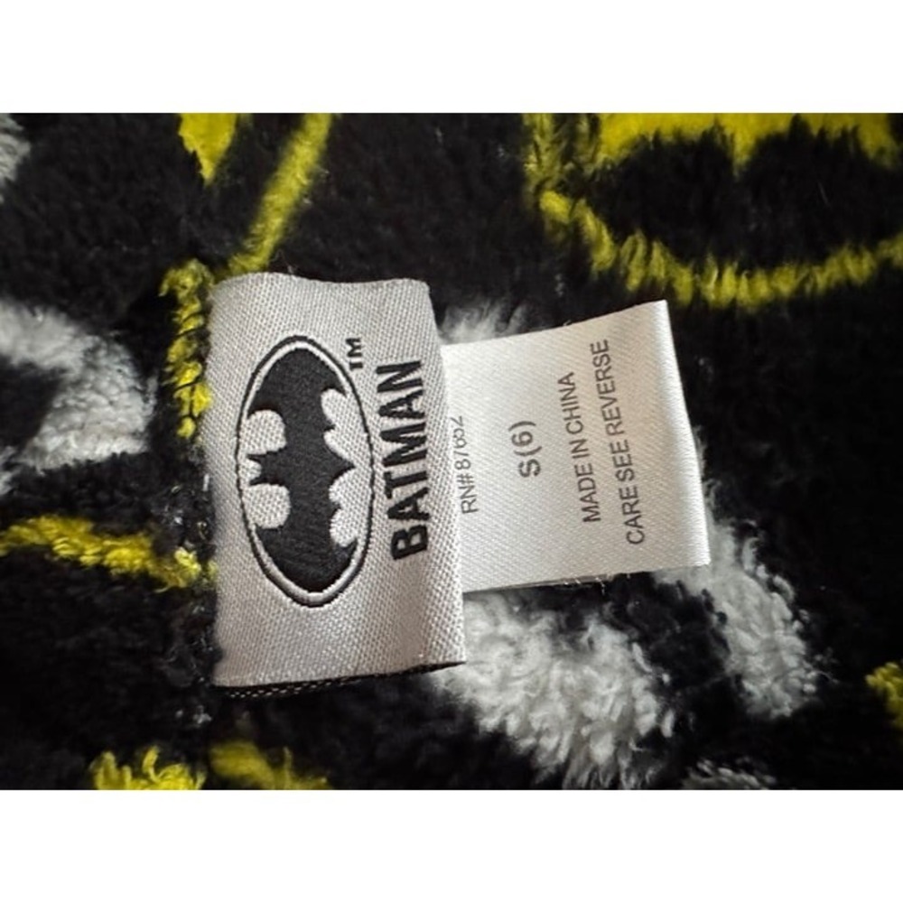 Batman Boys Robe fleece belted size 6** read description on sizing! - Picture 3 of 4